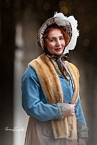 Signora-cappello-con-nastro